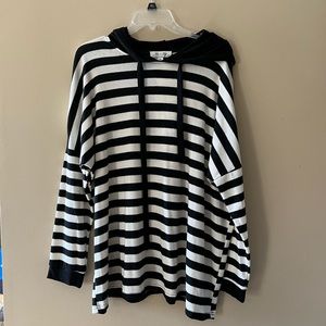 NEW she & Sky light weight pull over